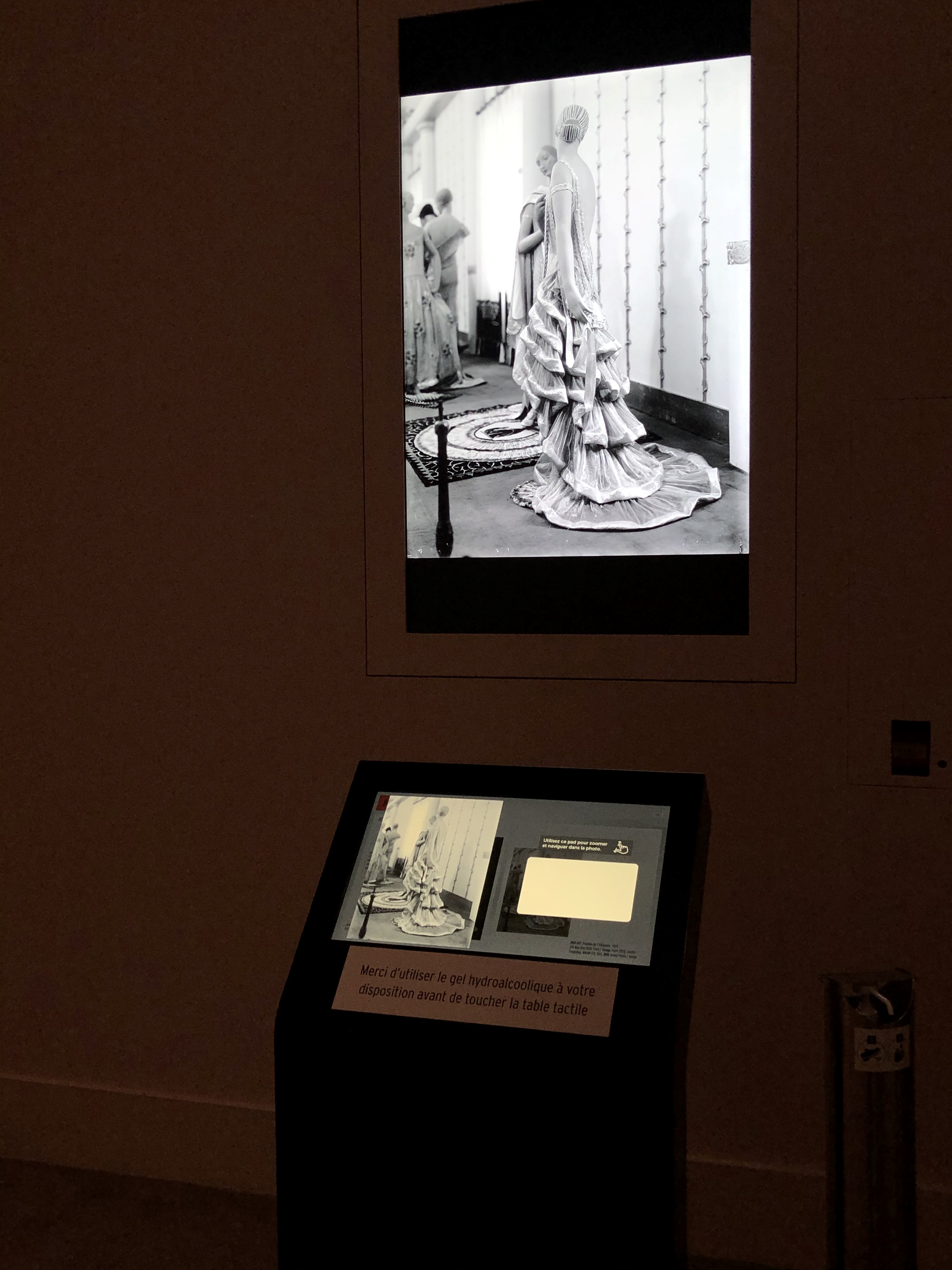 Le dispositif tactile dans l'expo Man Ray et la mode