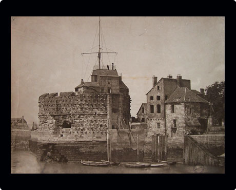 Le Havre, la tour François Ier depuis la jetée sud, voiliers sortant du port
