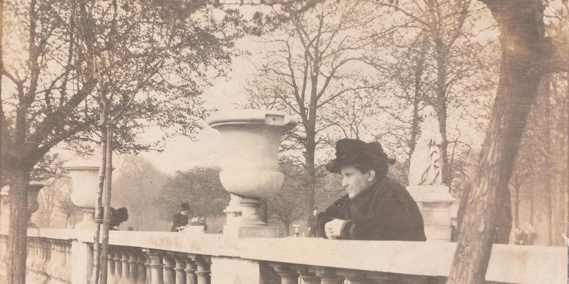 Gertrude Stein dans les jardins du Luxembourg