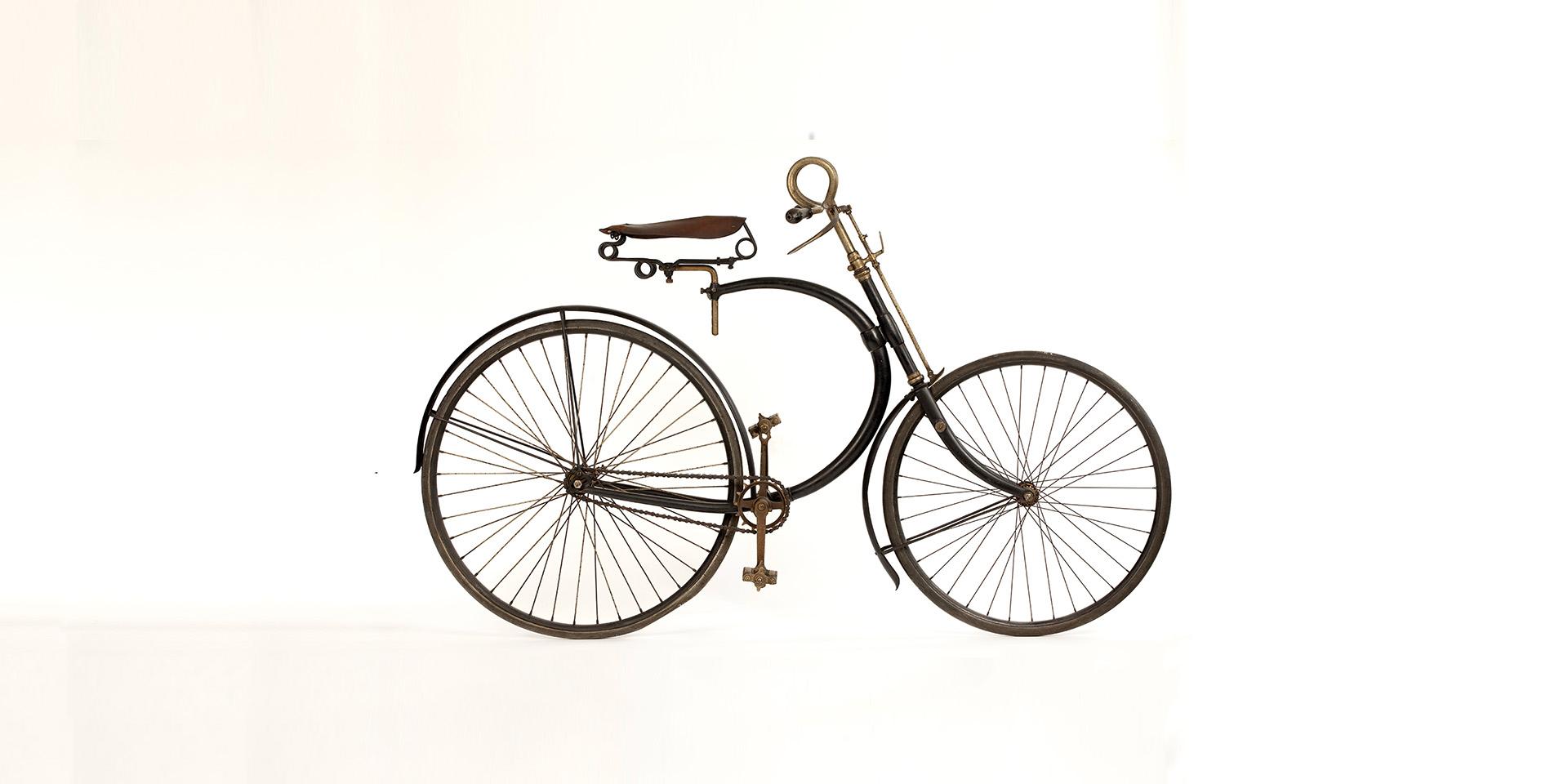 Manufrance, Hirondelle Superb, 1889, fully suspended bicycle with air-filled tyres, collection du musée d‘art et d‘industrie de la ville de Saint-Etienne © photo d‘Hubert Genouilhac