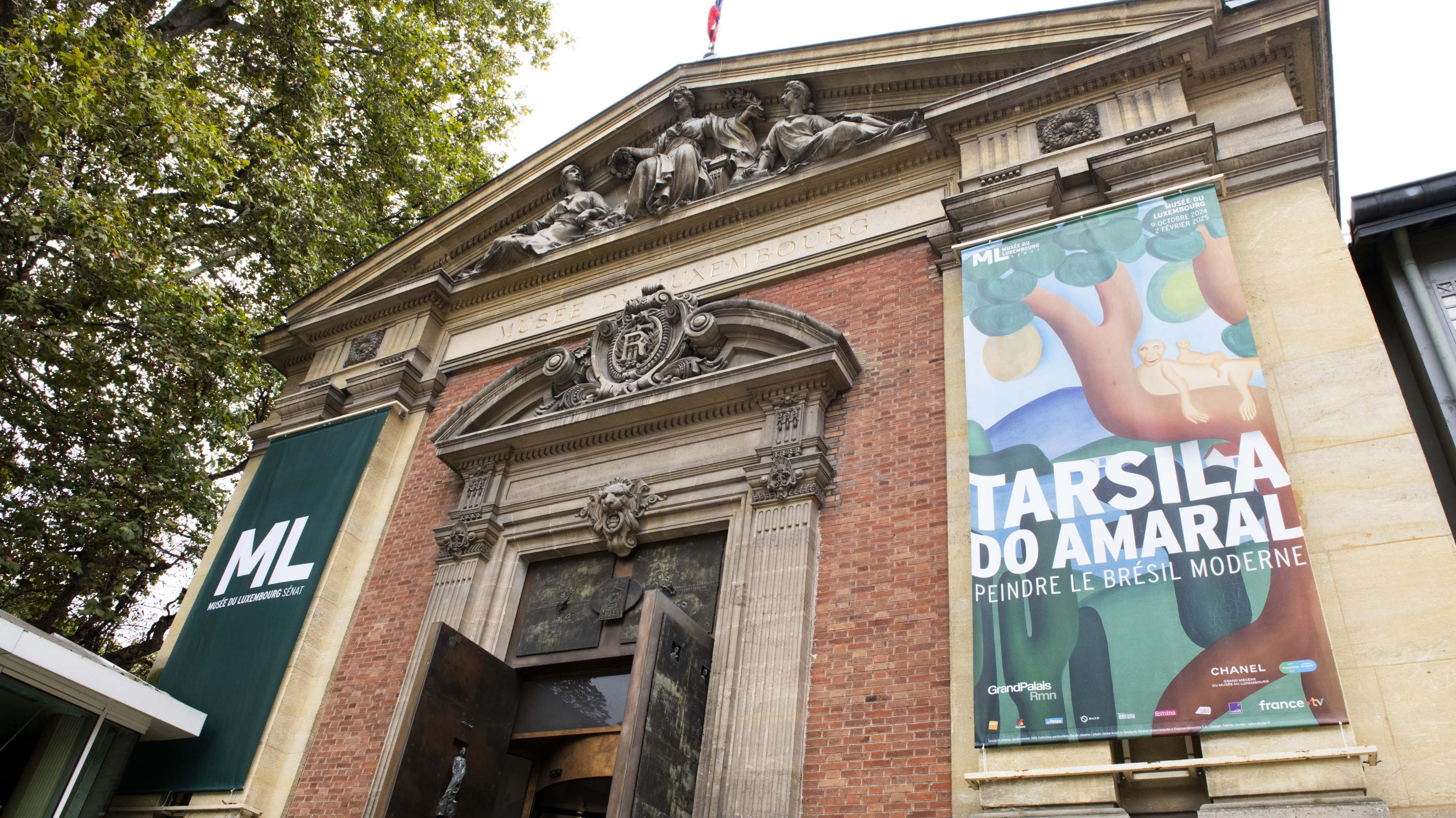 Vue de la façade du Musée pour l'exposition Tarsila do Amaral