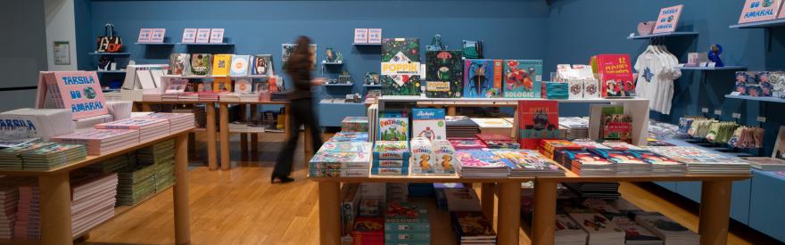 Vue de la librairie-boutique du Musée du Luxembourg