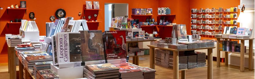 Librairie-boutique du Musée du Luxembourg pendant l'exposition Leonora Carrington